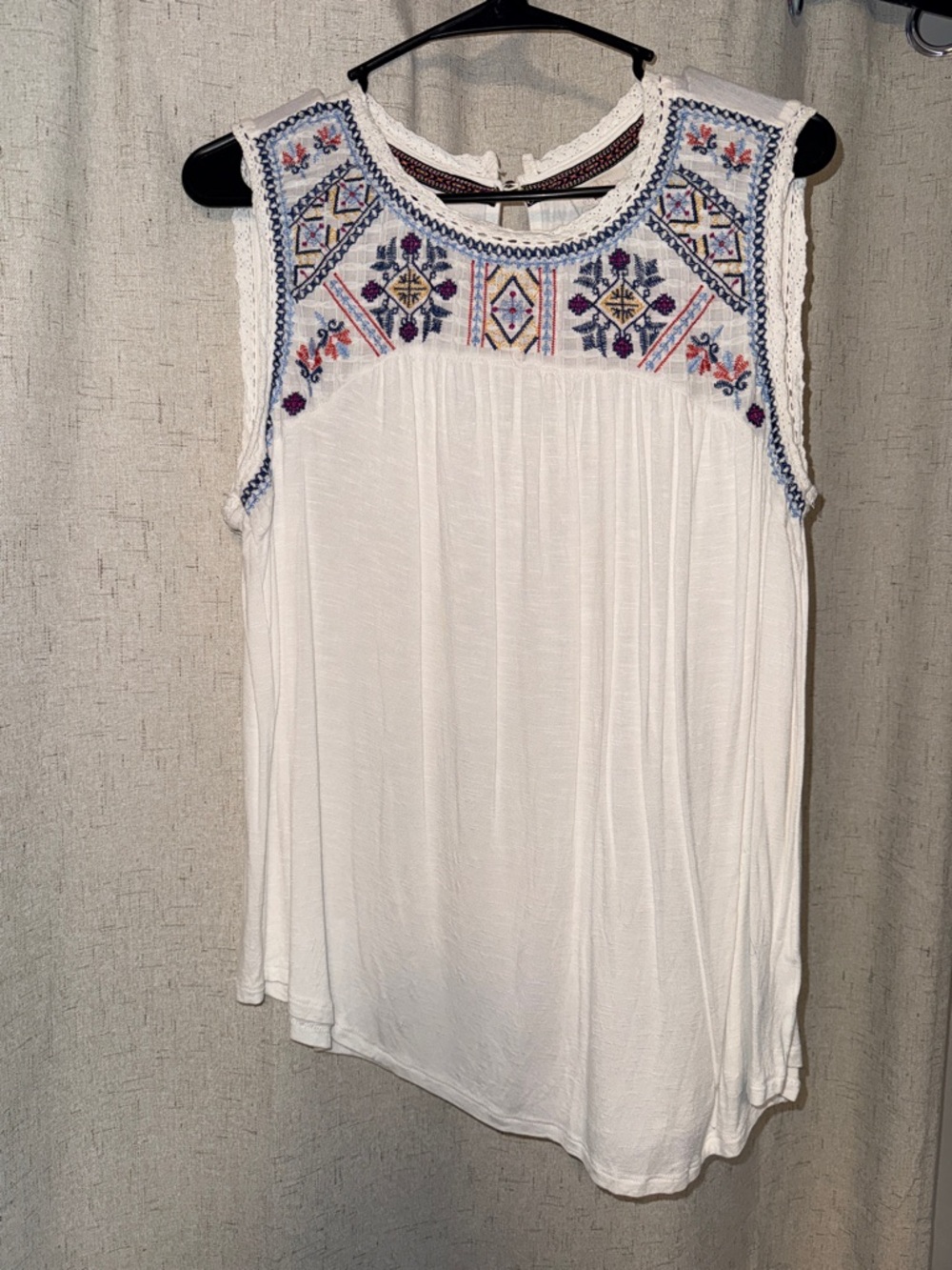 Knox Rose White Sleeveless Embroidered Yoke Tank